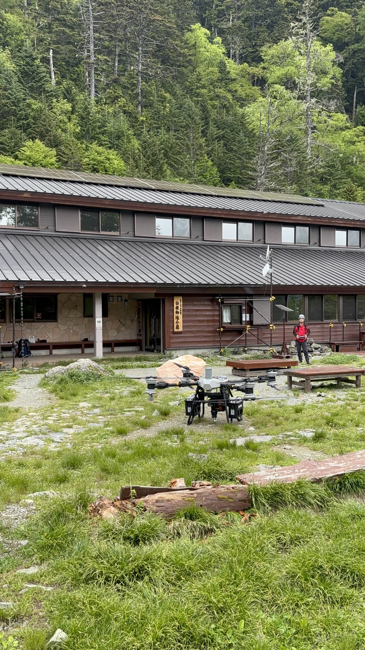 白根御池小屋の前に着陸したFLYCART 100